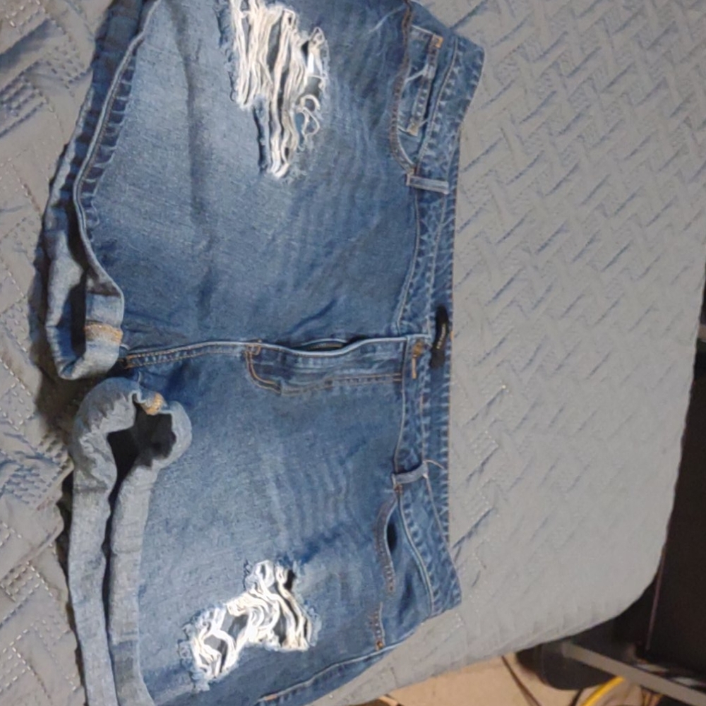 Jean ripped shorts
